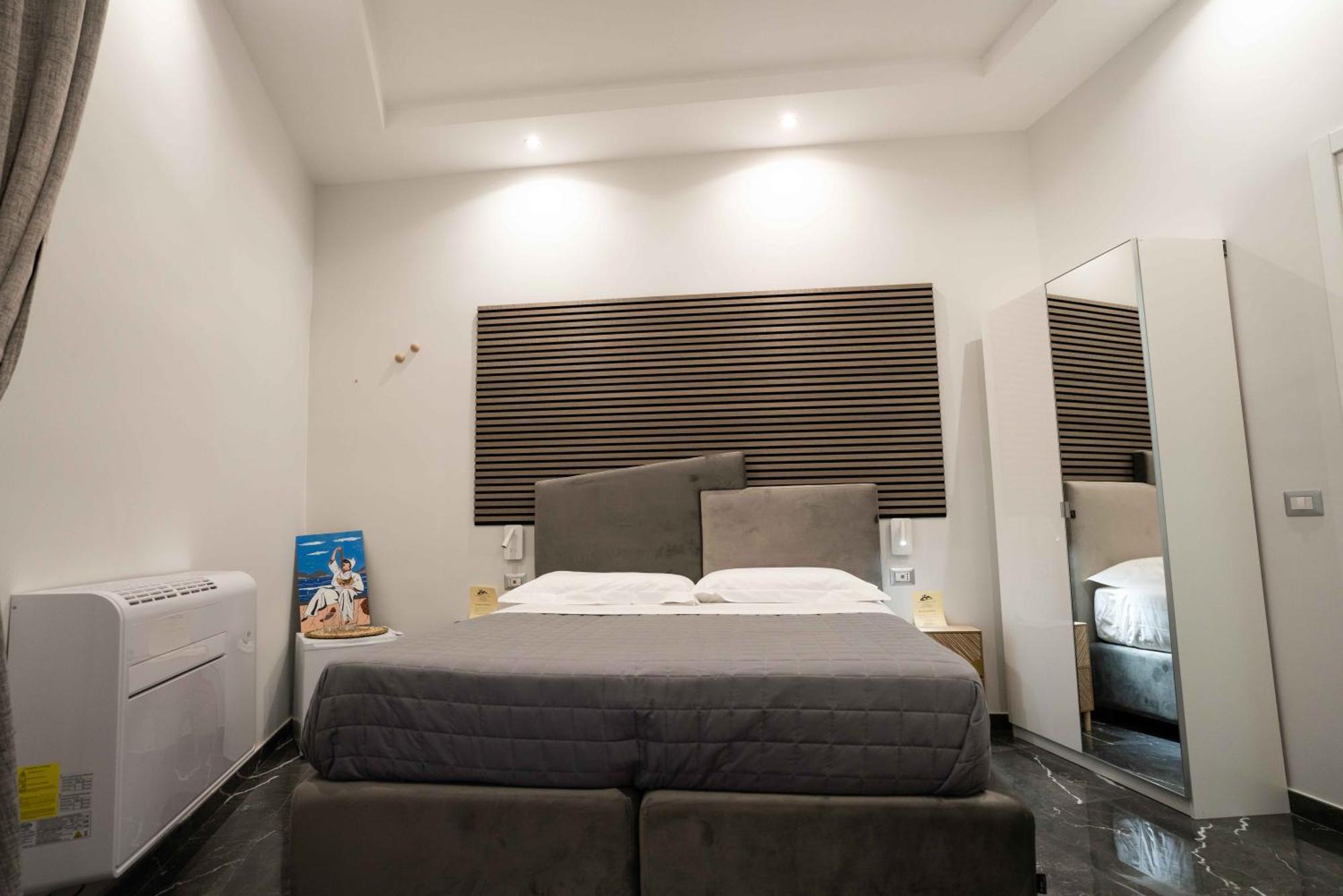 Worldwidesuites Napoli Esterno foto